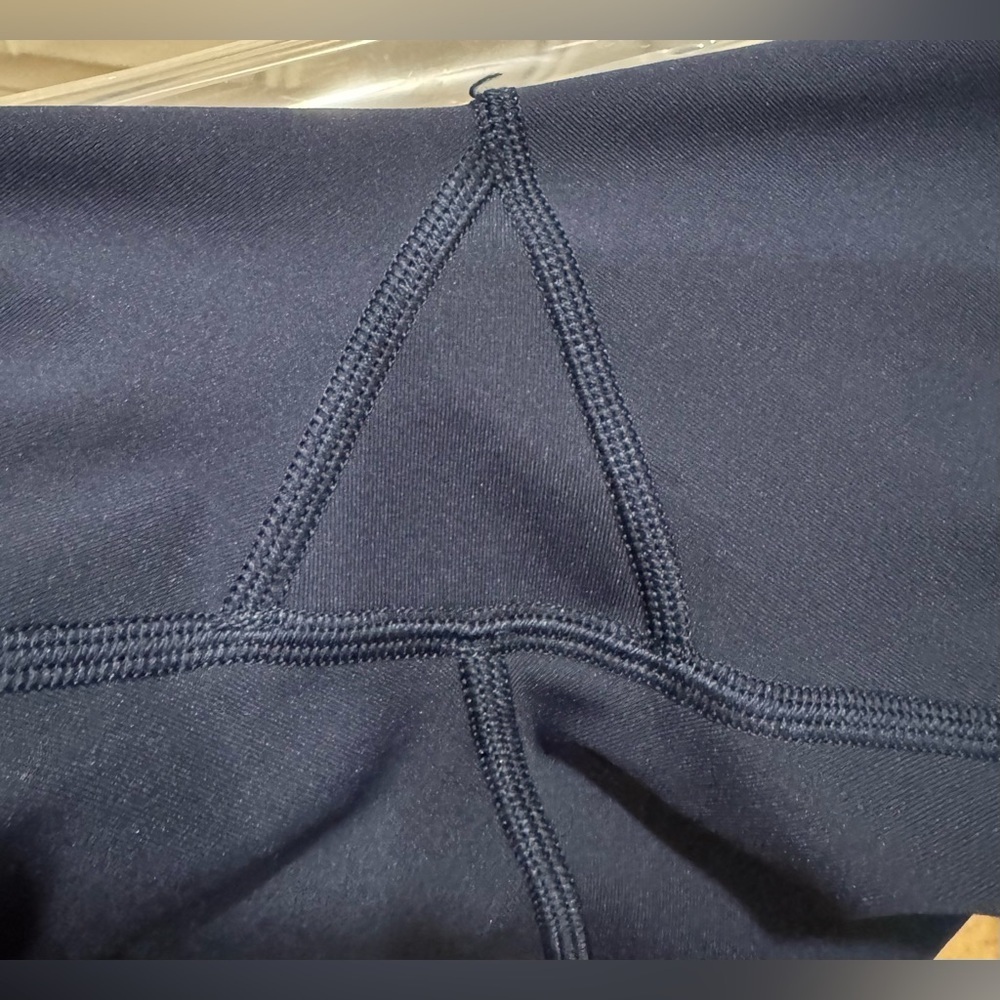 Lululemon Wunder Under Crop (Hi-Rise) 21" in True Navy - Picture 3 of 5